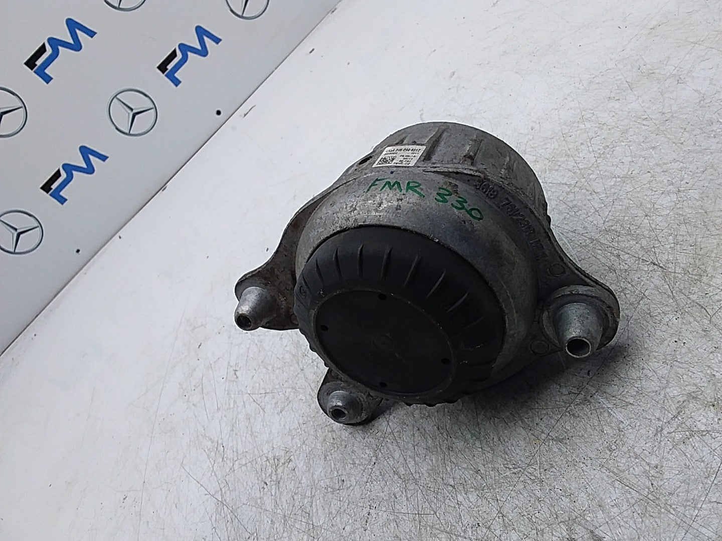 MERCEDES BENZ  C-CLASS W205  ENGINE MOUNT RIGHT OS A2052406517 FMR330