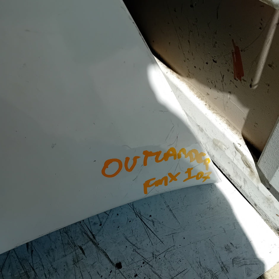 MITSUBISHI OUTLANDER MK3 REAR BUMPER WHITE 2013 COMPLETE FMX107