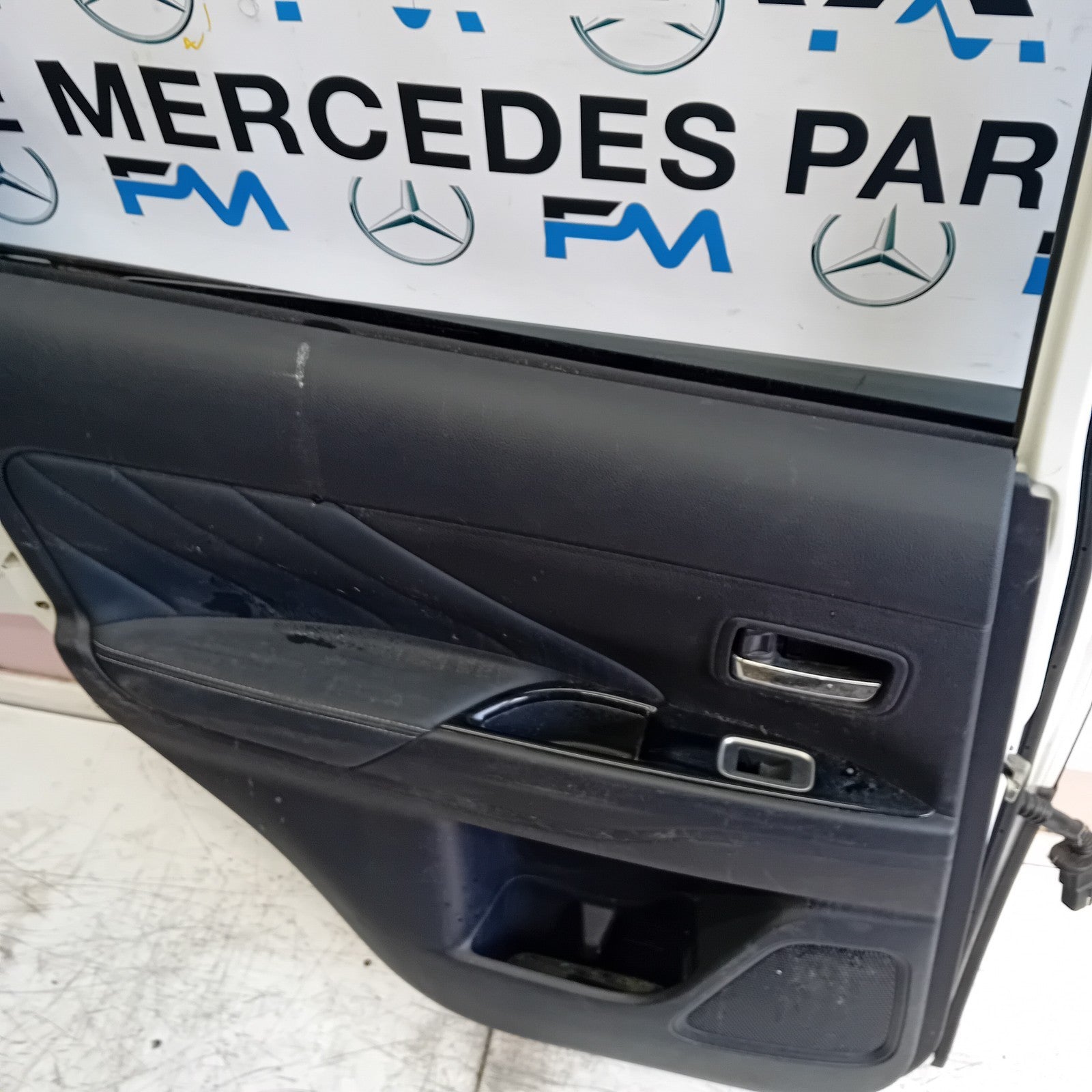 MITSUBISHI OUTLANDER MK3 DRIVER SIDE REAR DOOR OSR WHITE 2013 ON COMPLETE FMD179