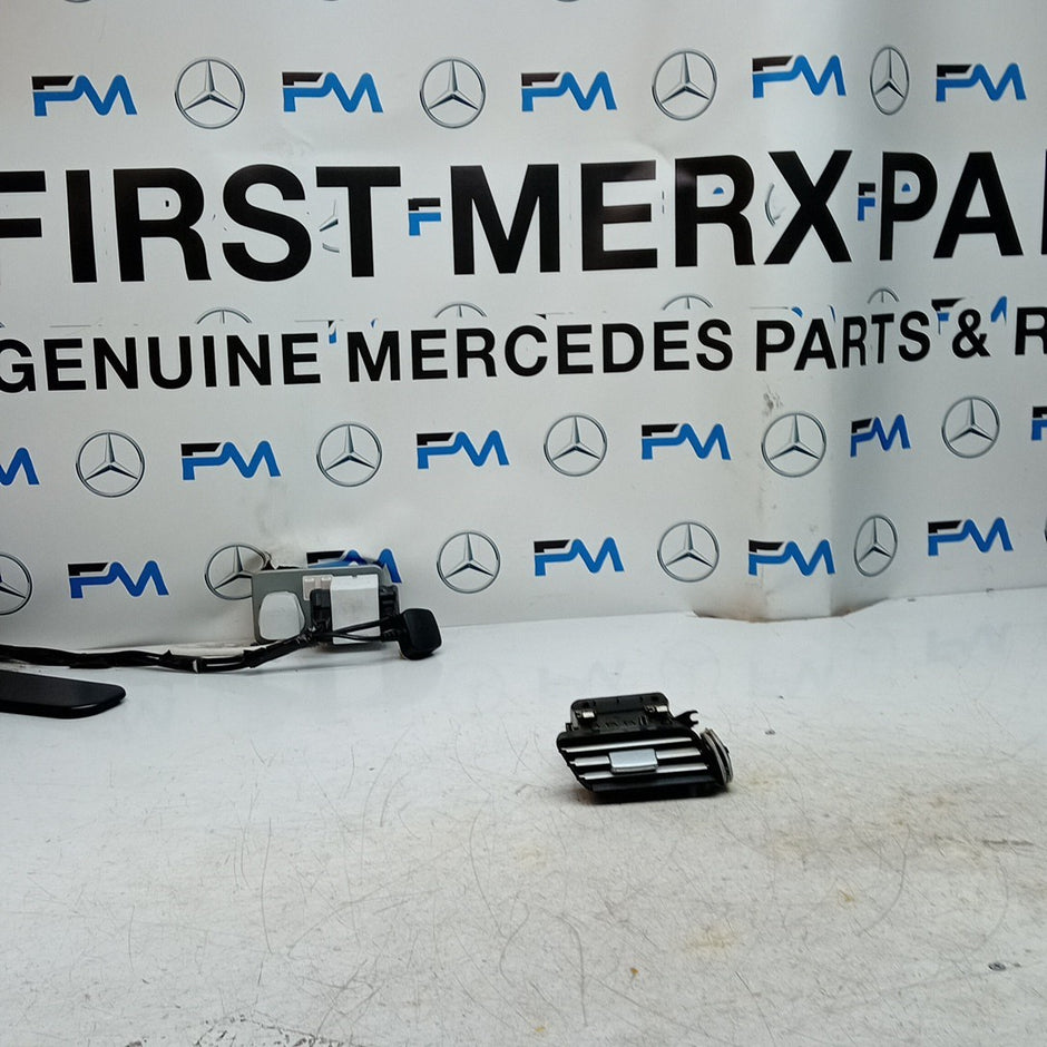 MERCEDES BENZ  E-CLASS W212 DASHBOARD  AIR VENT 2016 A21268303354 FM001546
