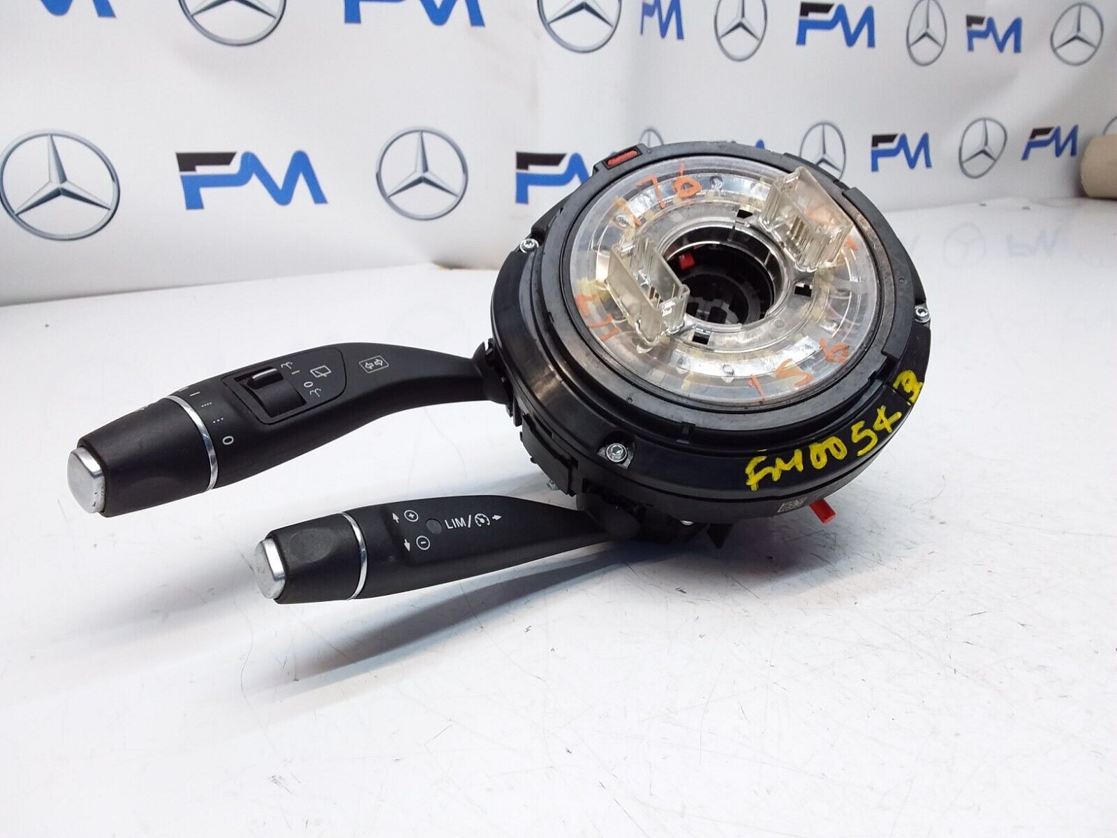 Mercedes  GLA W156 INDICATOR/WIPER GEAR SELECT + SQUIB  2014 FM00543