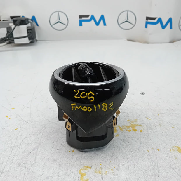MERCEDES C-CLASS W205 DASHBOARD AIR VENT PASSENGER SIDE  A2058303604 FM001182