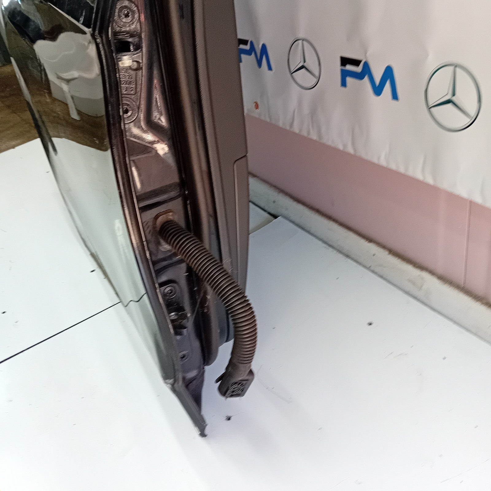 MERCEDES BENZ E-CLASS  W212 DRIVER SIDE REAR DOOR ( OFF SIDE REAR ) FM03