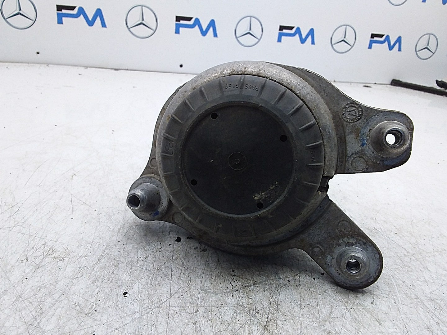MERCEDES BENZ  C-CLASS  W205  ENGINE MOUNT LEFT NS A2052406617 FMR351