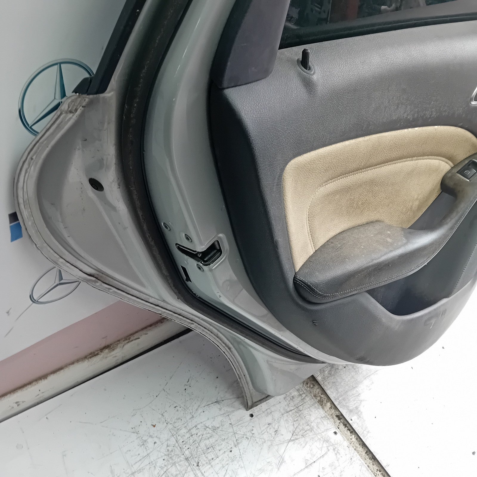 MERCEDES BENZ B-CLASS W246 PASSENGER SIDE REAR DOOR N/S/R SILVER COMPLETE FMD139
