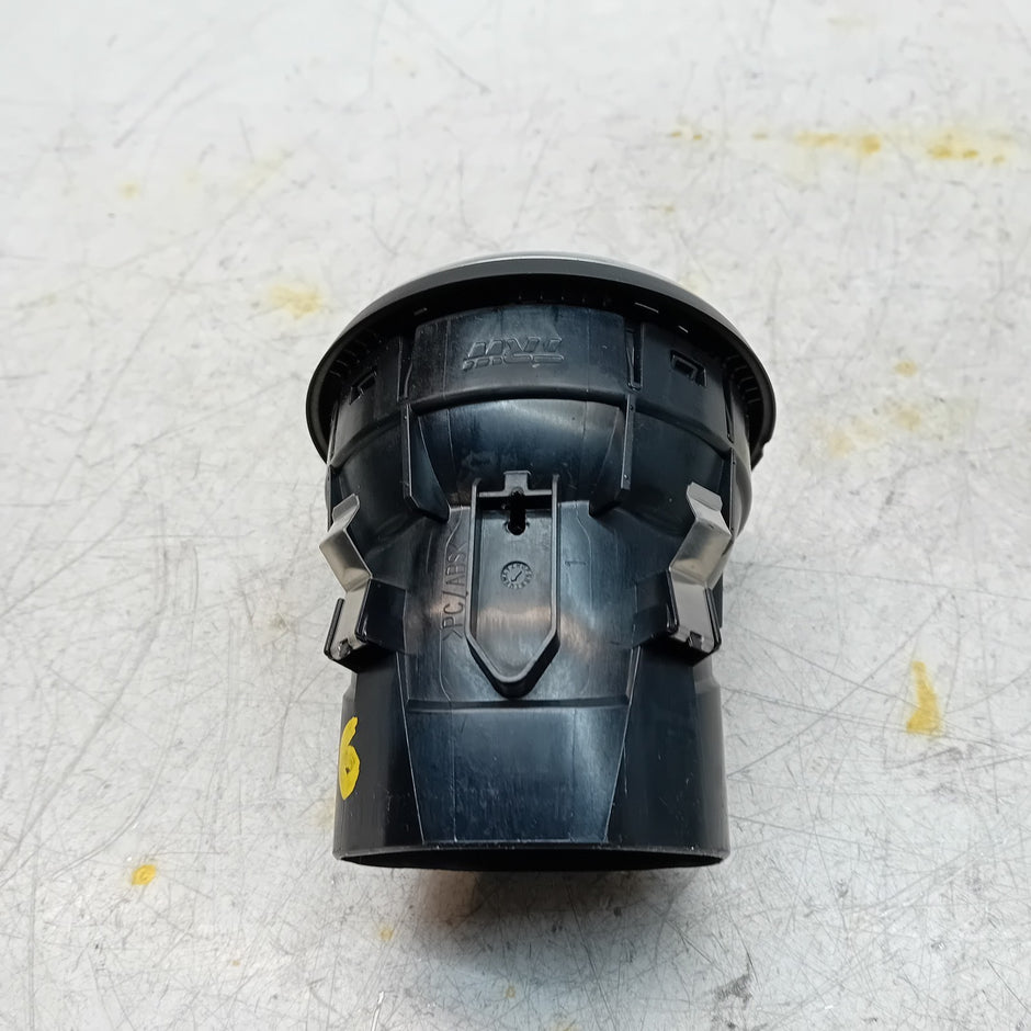 MERCEDES BENZ A-CLASS W176 DASHBOARD AIR VENT 2015 A1768300354 FM001492
