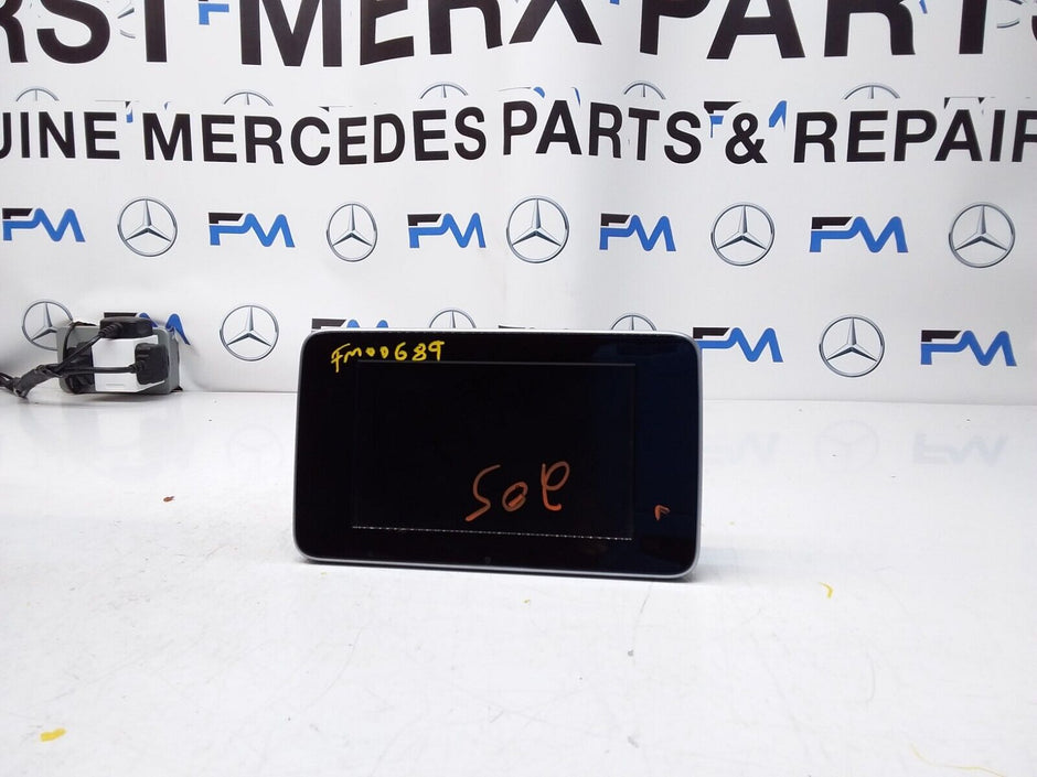 MERCEDES C-CLASS W205 2016 SAT NAV MULTIMEDIA SCREEN A2059004113 FM00689