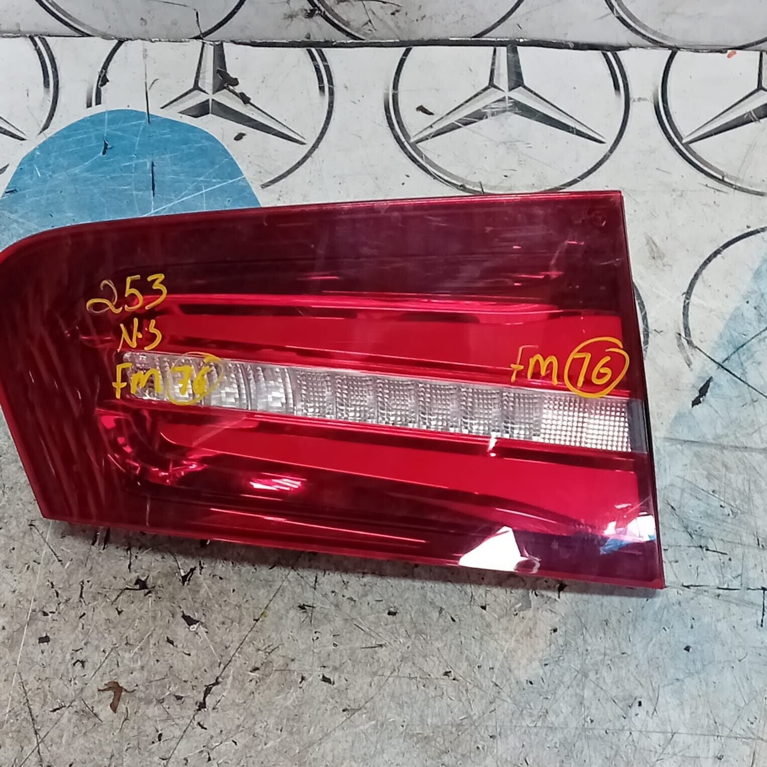 MERCEDES BENZ GLC X253 SUV 2016-18 PASSENGER SIDE ( NEAR SIDE ) TAILGATE LIGHT