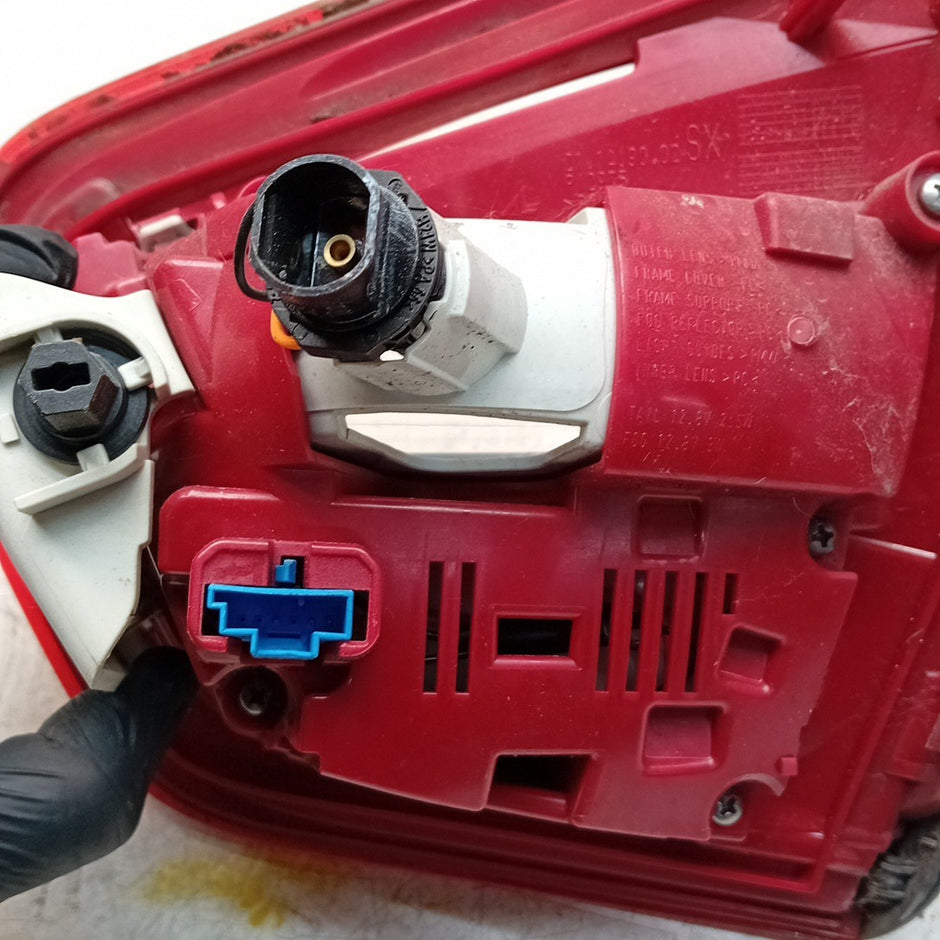 MERCEDES GLA X156 PASSENGER LEFT  REAR INNER TAIL LIGHT A1569061158 2015 FMT287