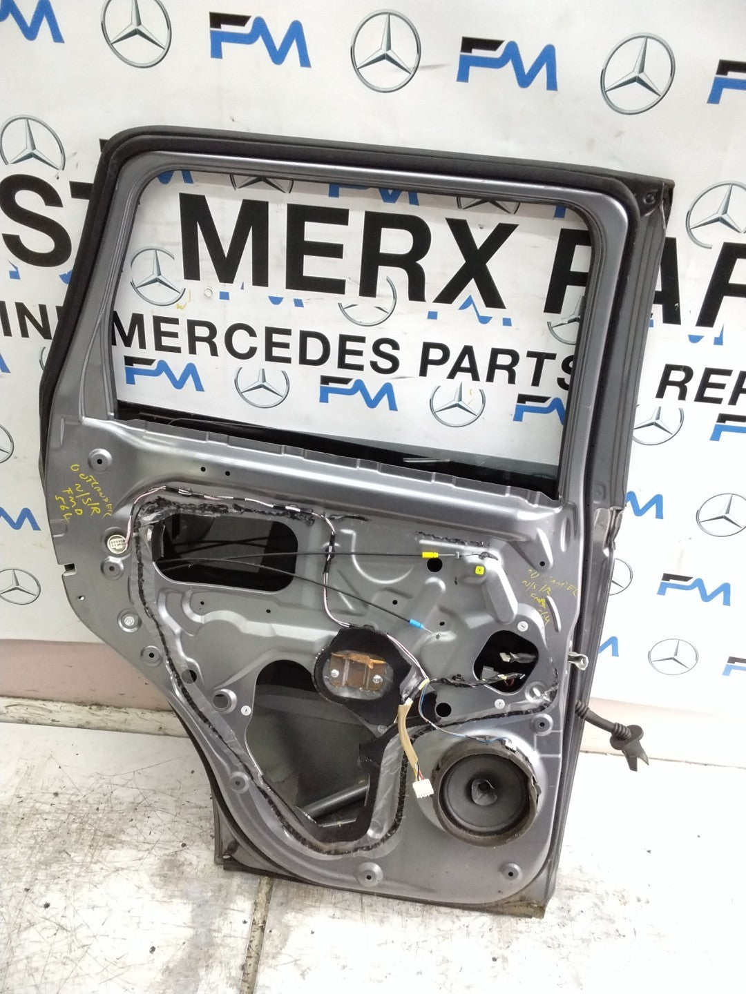 MITSUBISHI OUTLANDER PASSENGER REAR DOOR NSR GREY  FMD564