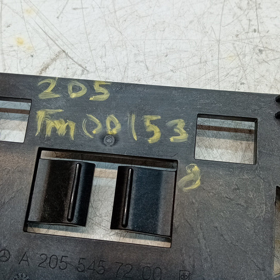 MERCEDES C CLASS W205 SAT NAV SYSTEM HEADUNIT MOUNT BRACKET A2055457200 FM001538