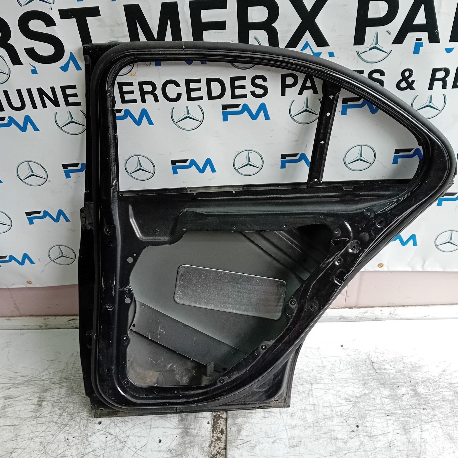 MERCEDES C-CLASS W205 SLN DRIVER REAR DOOR OSR BLACK 2014 ON FMD439