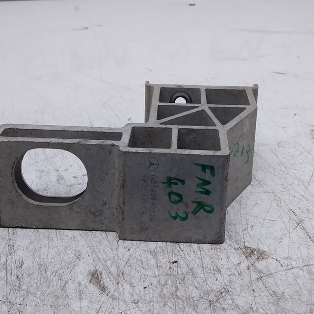 MERCEDES BENZ  E-CLASS  RADIATOR MOUNTING BRACKET RIGHT SIDE A2135010720 FMR403