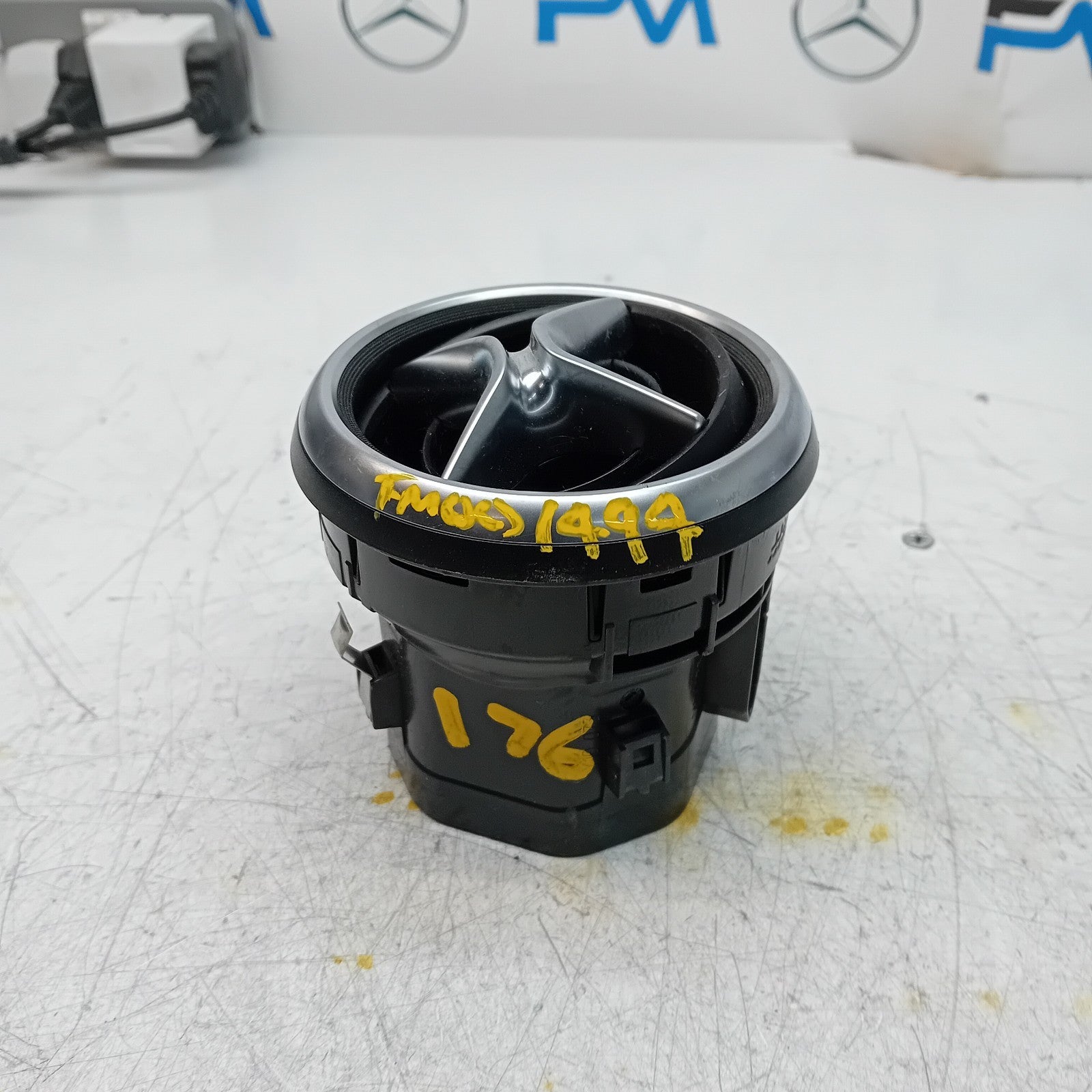 MERCEDES BENZ A-CLASS W176 DASHBOARD AIR VENT 2015 A1768300754 FM001494