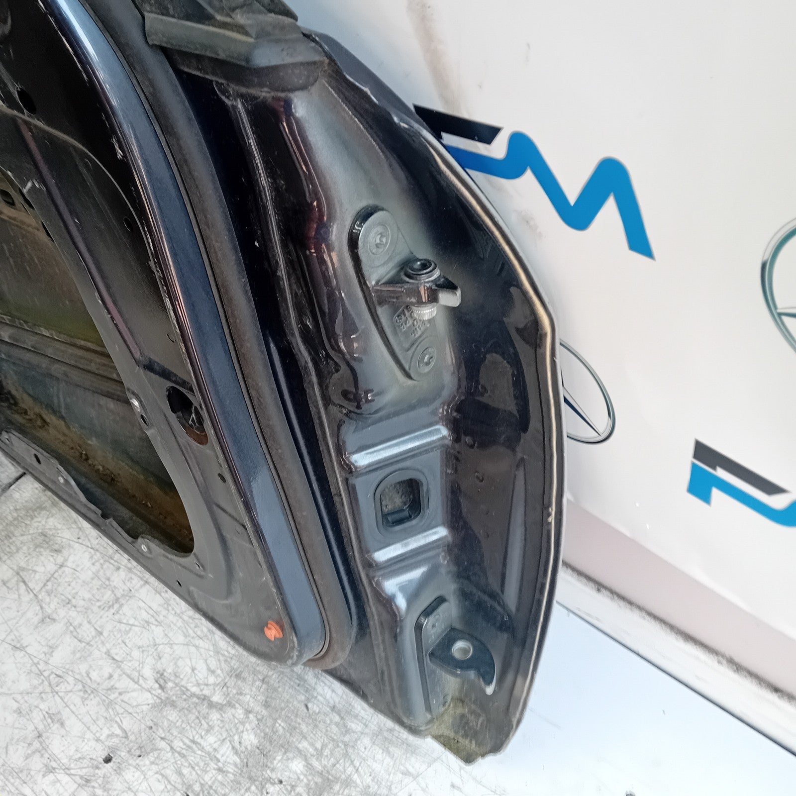 MERCEDES BENZ  E-CLASS W212 PASSENGER FRONT DOOR NSF 2015 GREY FMD503