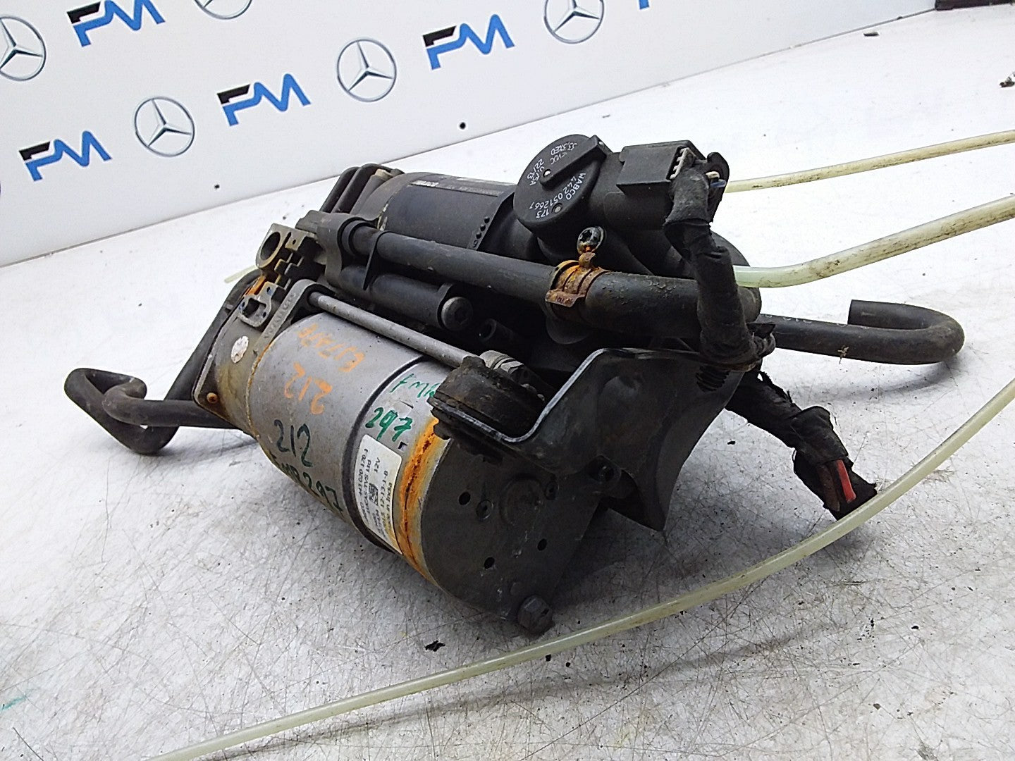 MERCEDES E-CLS W212 AIR SUSPENSION COMPRESSOR PUMP A2123200404 FMR297