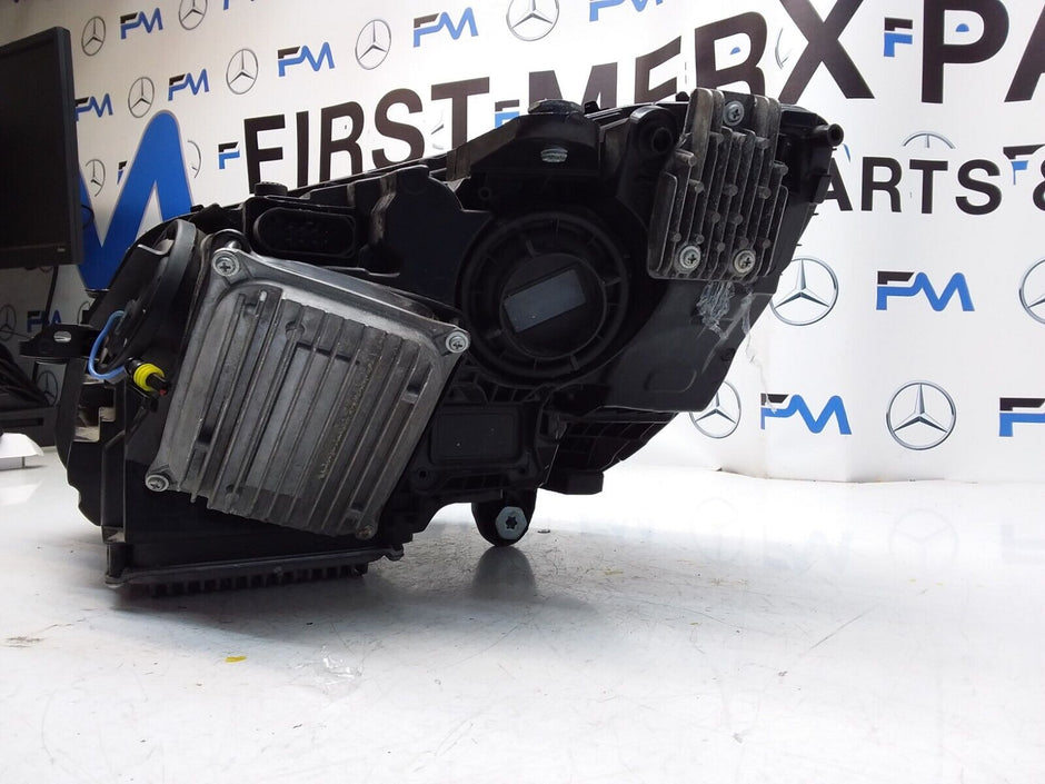 2018 MERCEDES C-CLASS W205 O/S HEADLIGHT COMPLETE  FACELIFT A2059069609 FMH53 