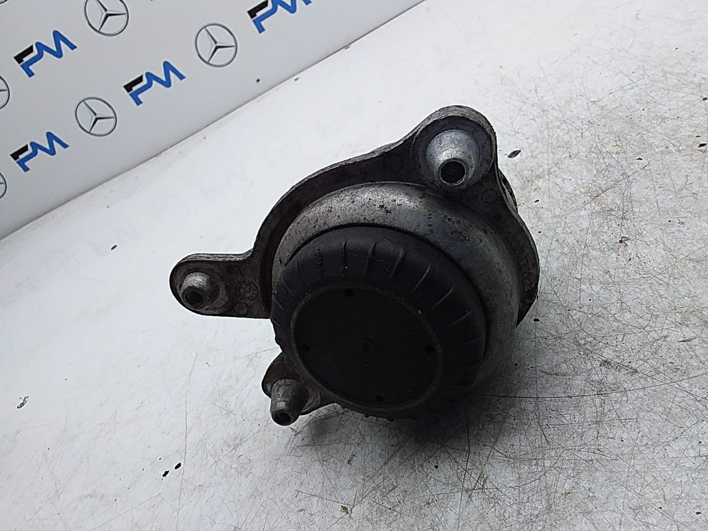 MERCEDES BENZ  C-CLASS W205  ENGINE MOUNT LEFT NS A2052406417 FMR318