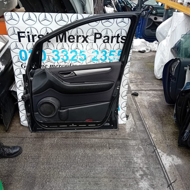 MERCEDES BENZ B-CLASS  W245  PASSENGER SIDE FRONT DOOR ( NEAR SIDE FRONT )