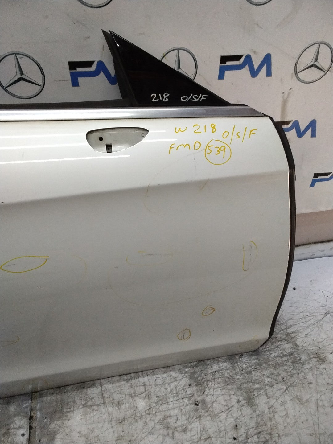 MERCEDES BENZ CLS W218  DRIVER FRONT DOOR OSF WHITE 2011-18 FMD539