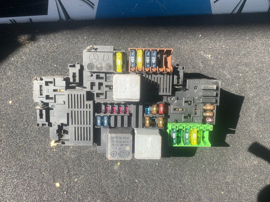 MERCEDES E CLASS FUSEBOX FUSE BOX E 220 D AMG LINE 2.0L Diesel A2139062202 15-2