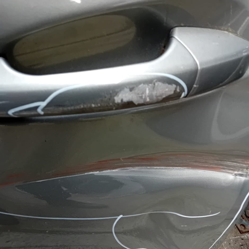 MERCEDES BENZ E-CLASS  W212  PASSENGER SIDE FRONT DOOR ( NEAR SIDE FRONT )