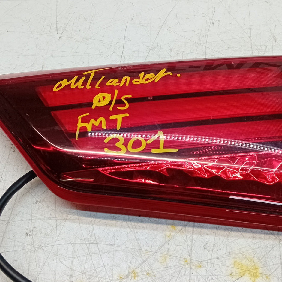MITSUBISHI OUTLANDER MK3 DRIVER SIDE RIGHT REAR INNER TAIL LIGHT 2013 FMT301