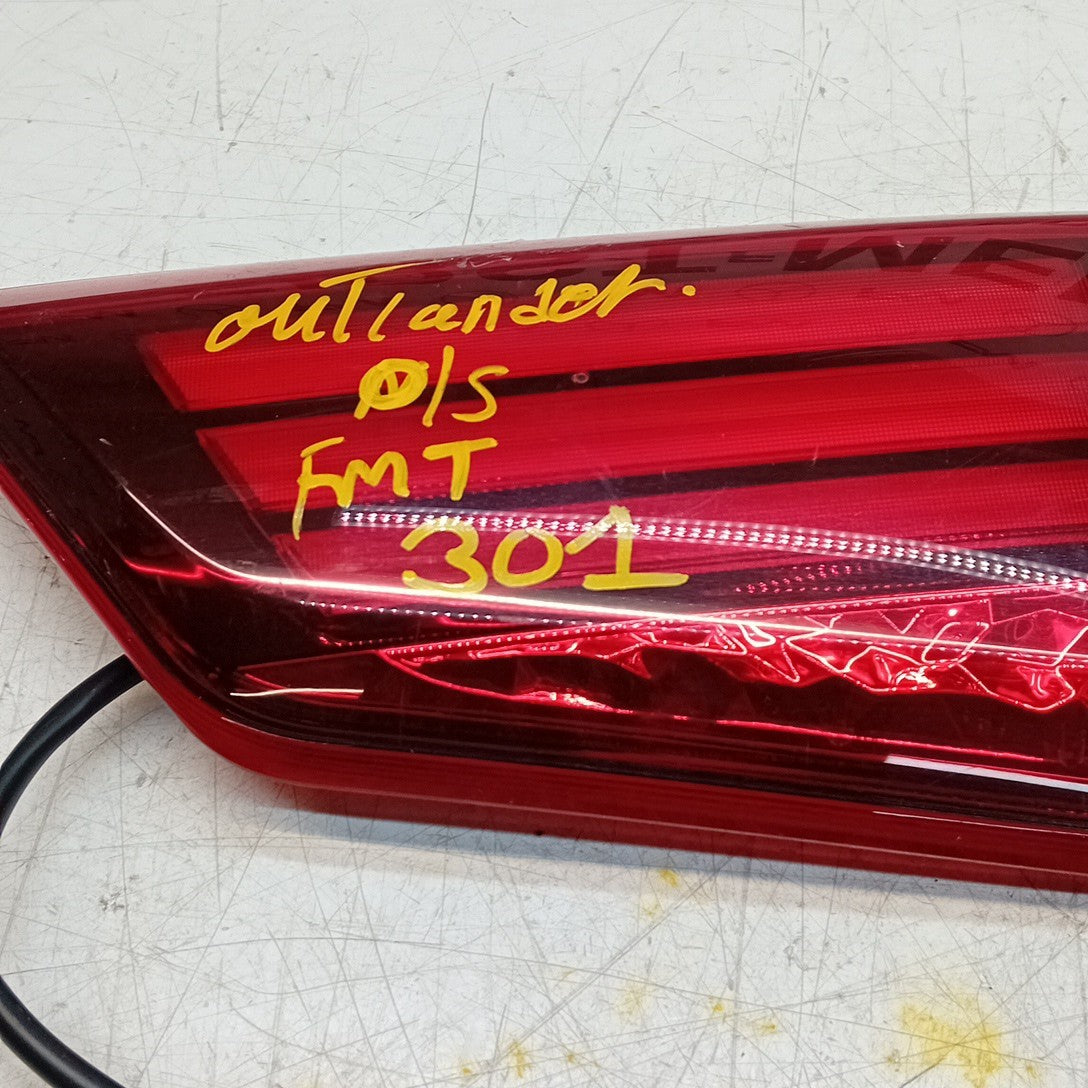 MITSUBISHI OUTLANDER MK3 DRIVER SIDE RIGHT REAR INNER TAIL LIGHT 2013 FMT301