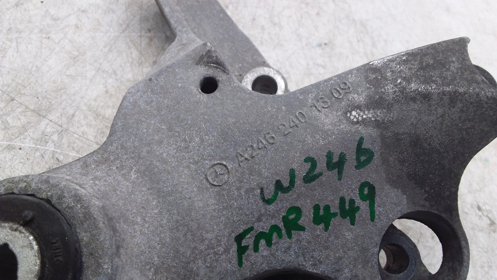 MERCEDES BENZ A-CLS W176 ENGINE MOUNTING BRACKET A2462401809 FMR449