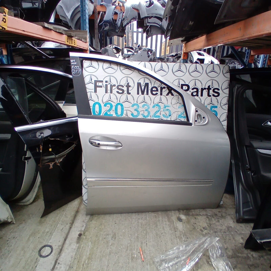 MERCEDES BENZ ML  W164  DRIVER SIDE FRONT DOOR ( OFF SIDE FRONT )