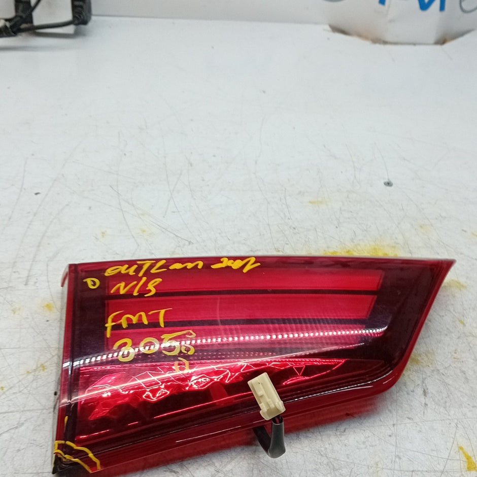 MITSUBISHI OUTLANDER MK3 PASSENGER SIDE LEFT REAR INNER TAIL LIGHT 2013 FMT305