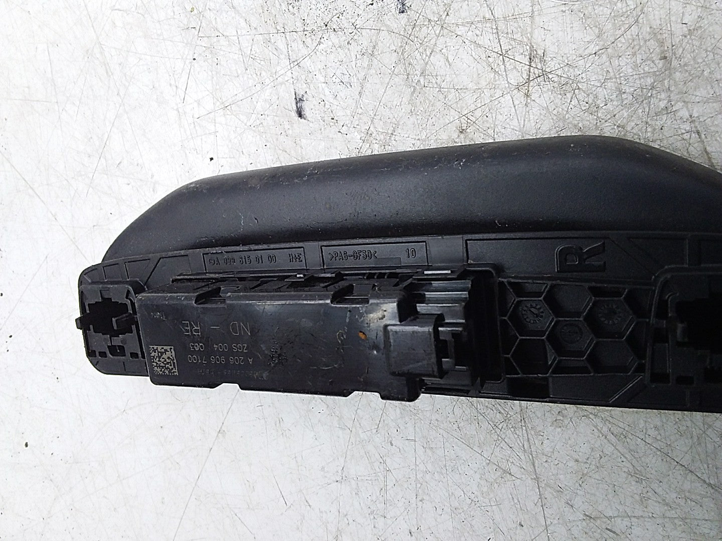 MERCEDES BENZ C-CLASS W206 REAR RIGHT ROOF HANDLE A2069067100 FMR203