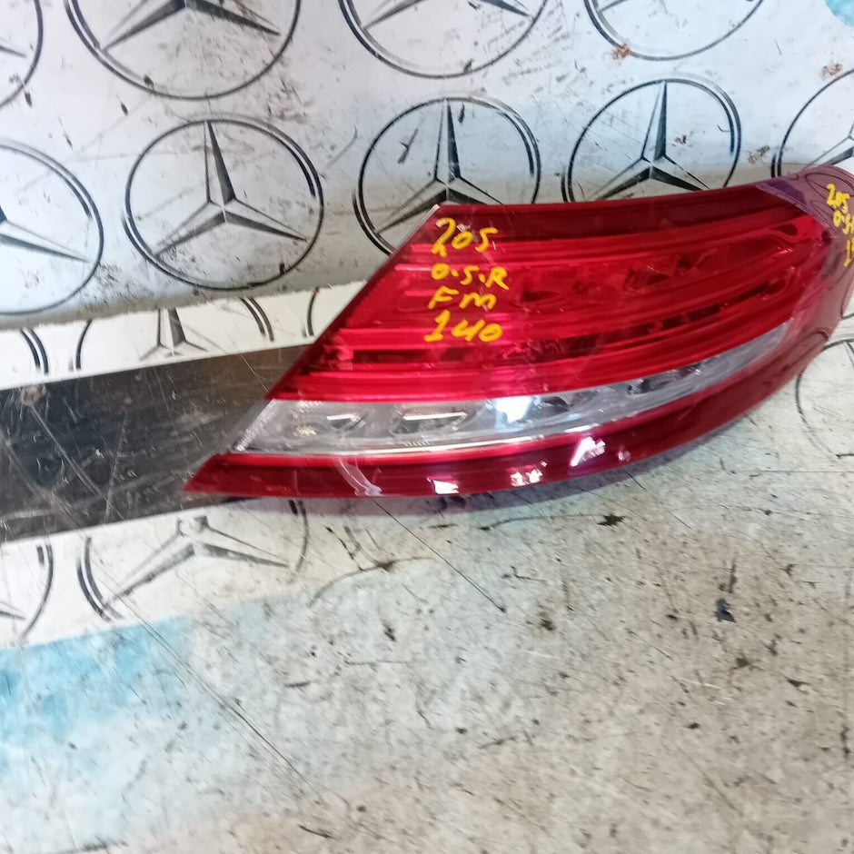 MERCEDES BENZ C-CLASS A205 C205 REAR DRIVER SIDE ( O.S ) OUTER LIGHT A2059066400