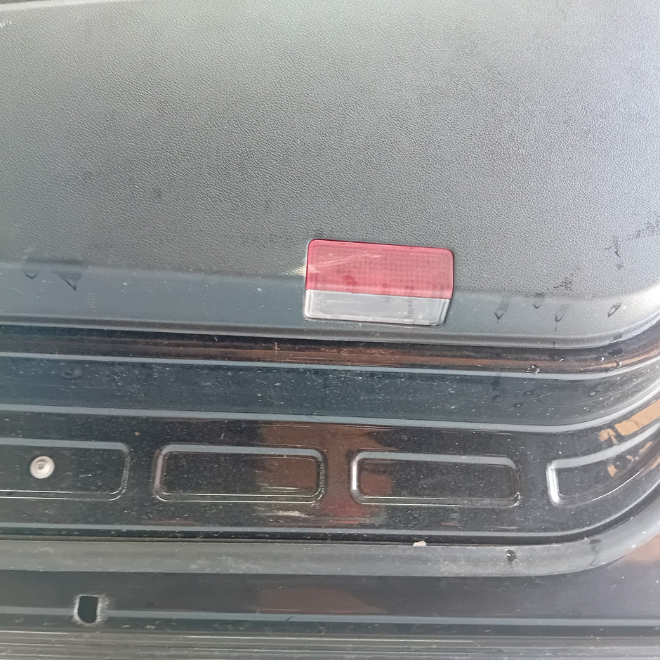 MERCEDES BENZ B-CLASS  W245  DRIVER SIDE FRONT DOOR ( OFF SIDE FRONT ) FM01