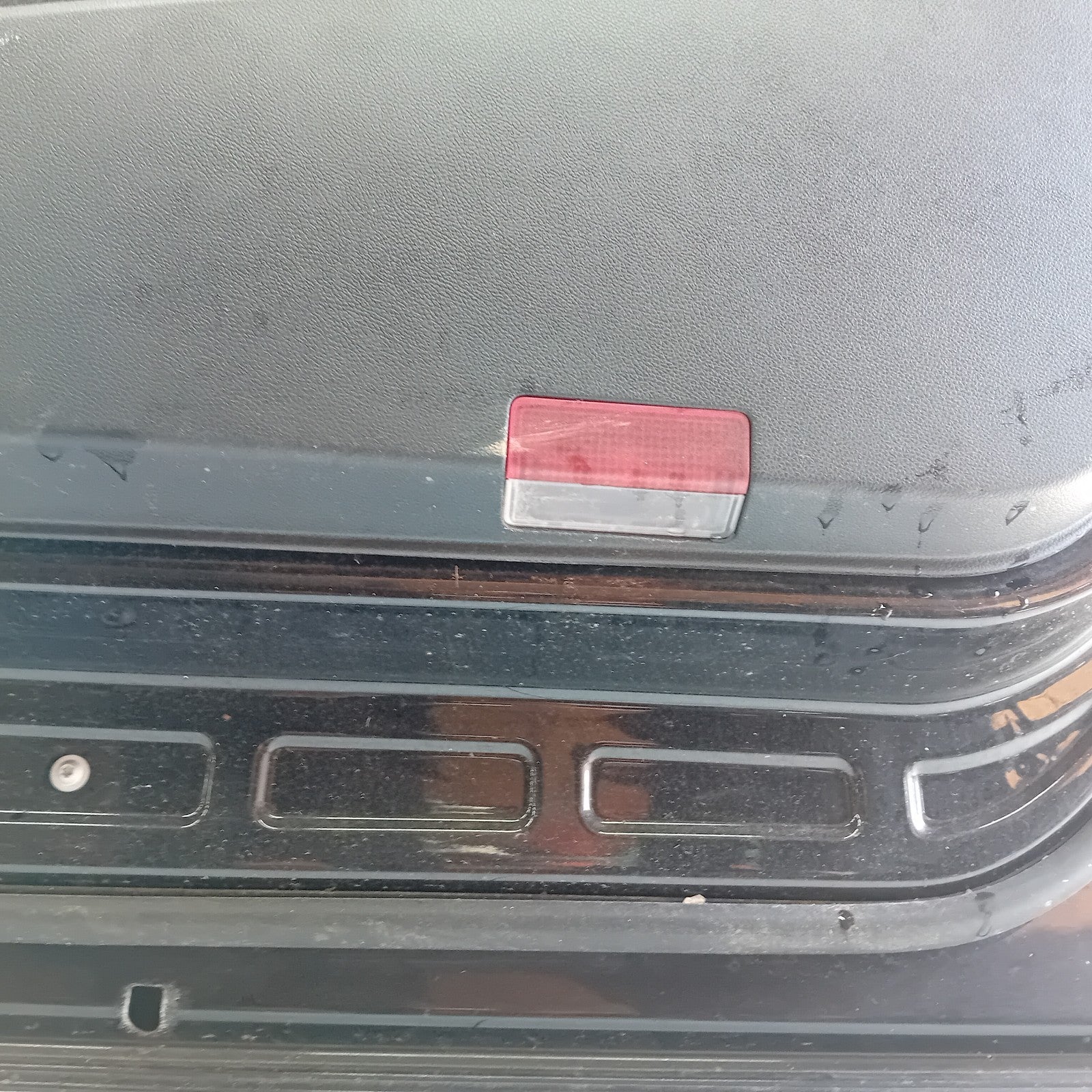 MERCEDES BENZ B-CLASS  W245  DRIVER SIDE FRONT DOOR ( OFF SIDE FRONT ) FM01