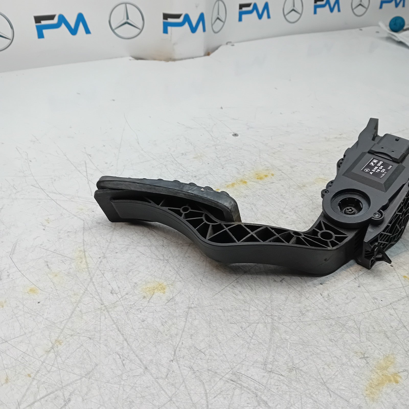 MERCEDES BENZ  B-CLASS W246 THROTTLE ACCELERATOR A2463001904 2015  FM001478