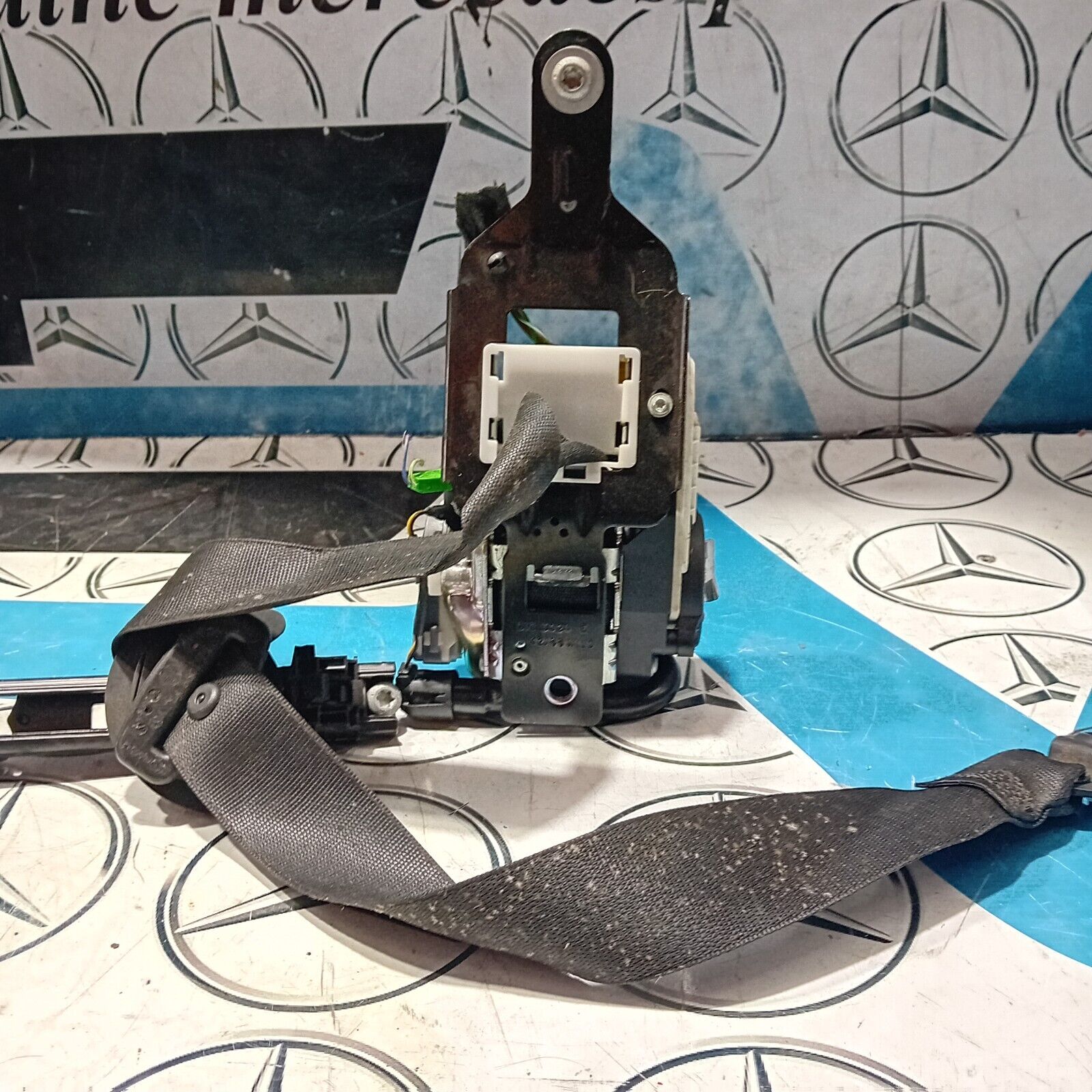 MERCEDES C CLASS W204 N/S/F FRONT LEFT SEAT BELT PASSENGERS A2048602186