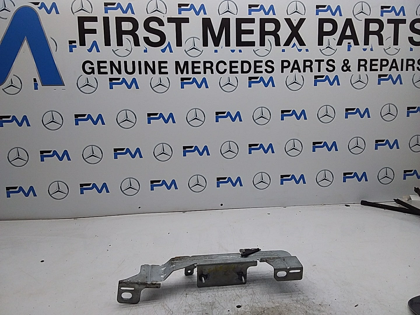MERCEDES BENZ  C-CLASS W206 MOUNTING BRACKET A2066911100 FMR204