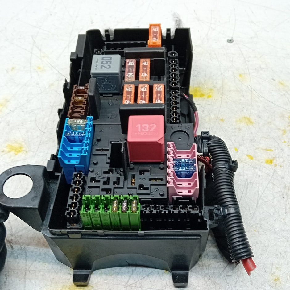 MERCEDES BENZ  E-CLASS  W213 FUSE RELAY JUNCTION BOX 2016  FM001318