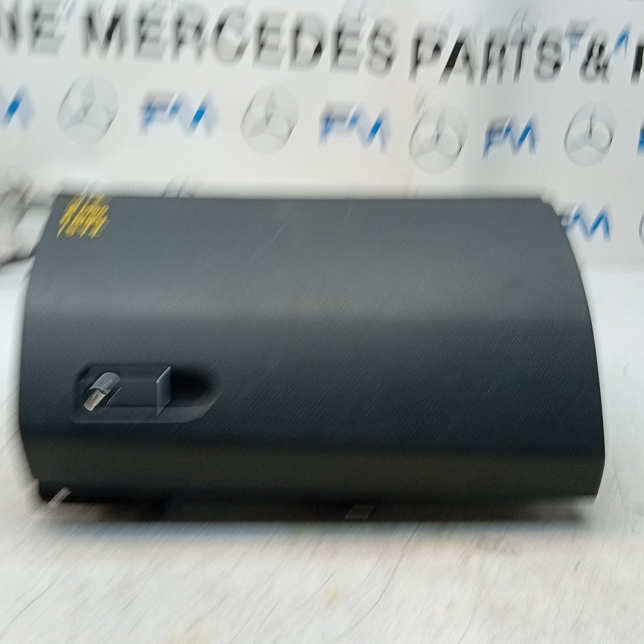 MERCEDES BENZ  E-CLASS W212 DASHBOARD GLOVEBOX  2015 A2126803191 FM001574