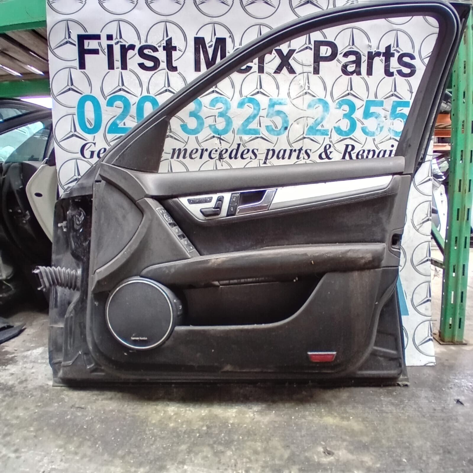 MERCEDES BENZ C-CLASS  W204  DRIVER SIDE FRONT DOOR ( OFF SIDE FRONT )