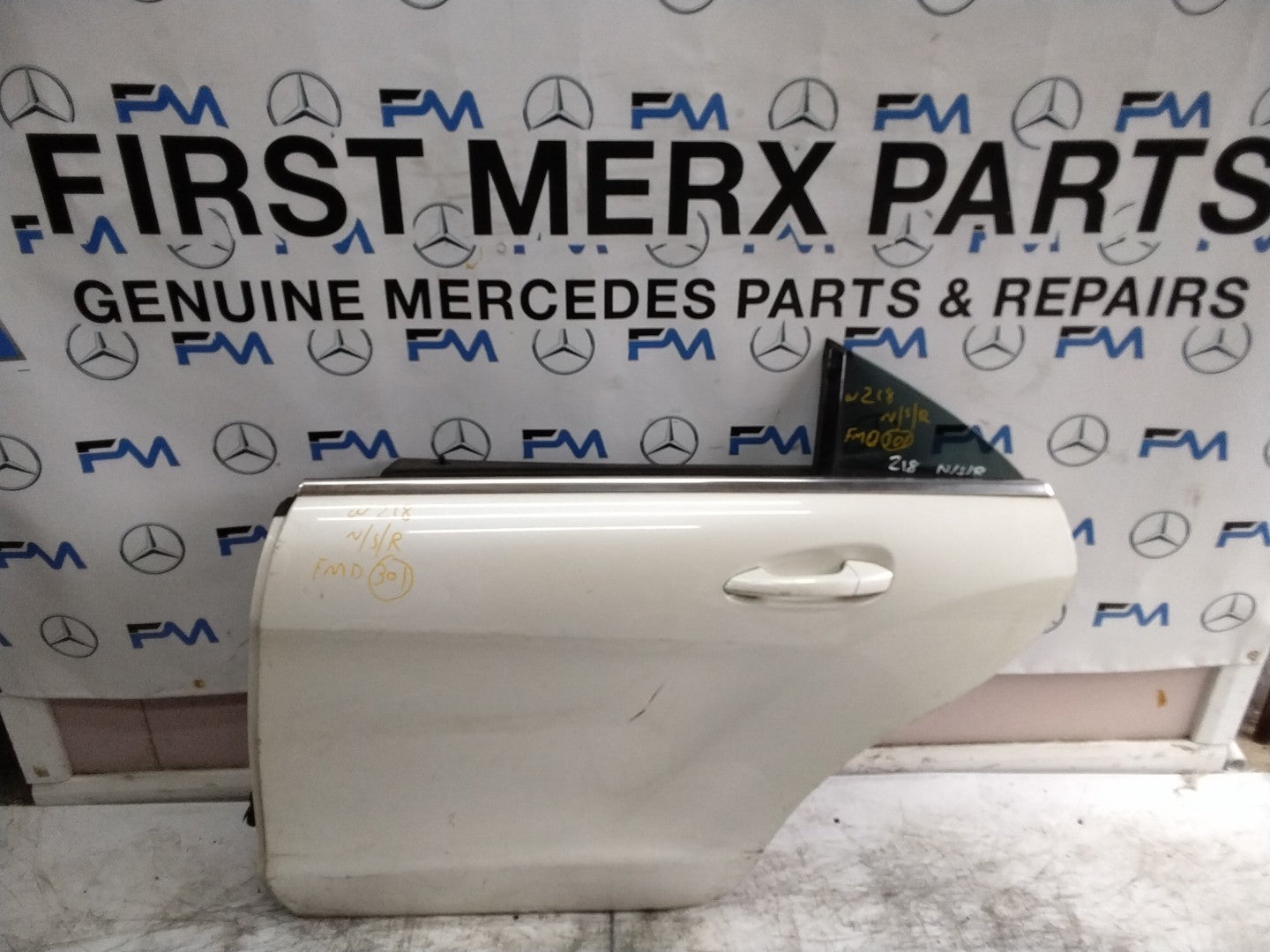 MERCEDES CLS W218  COUPE PASSENGER REAR DOOR NSR WHITE 2011-17 COMPLETE FMD301