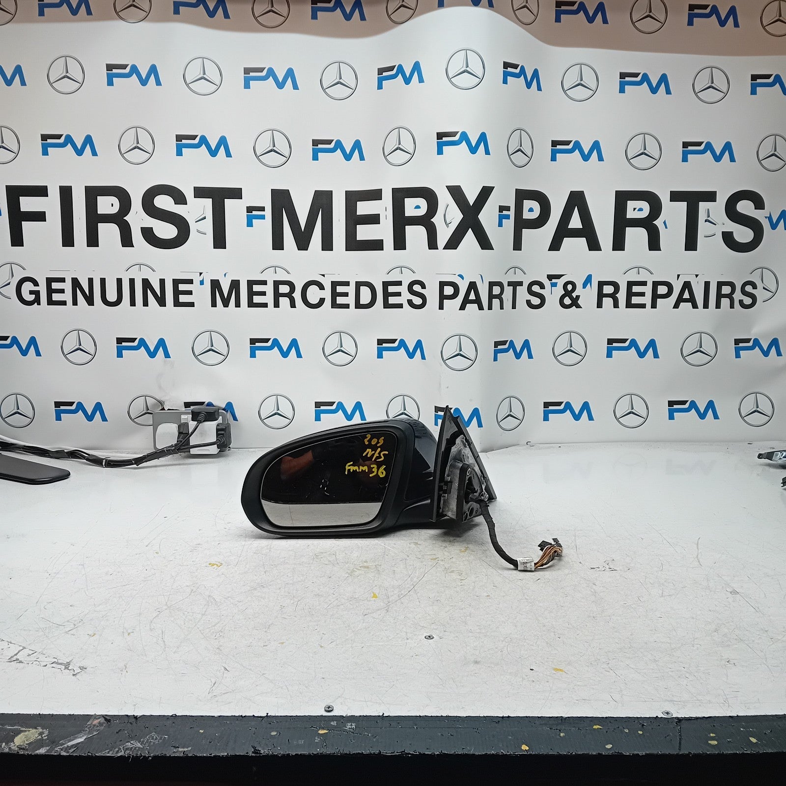 MERCEDES C-CLASS  W205 PASSENGER SIDE WING MIRROR A2058104702 BLUE FMM36