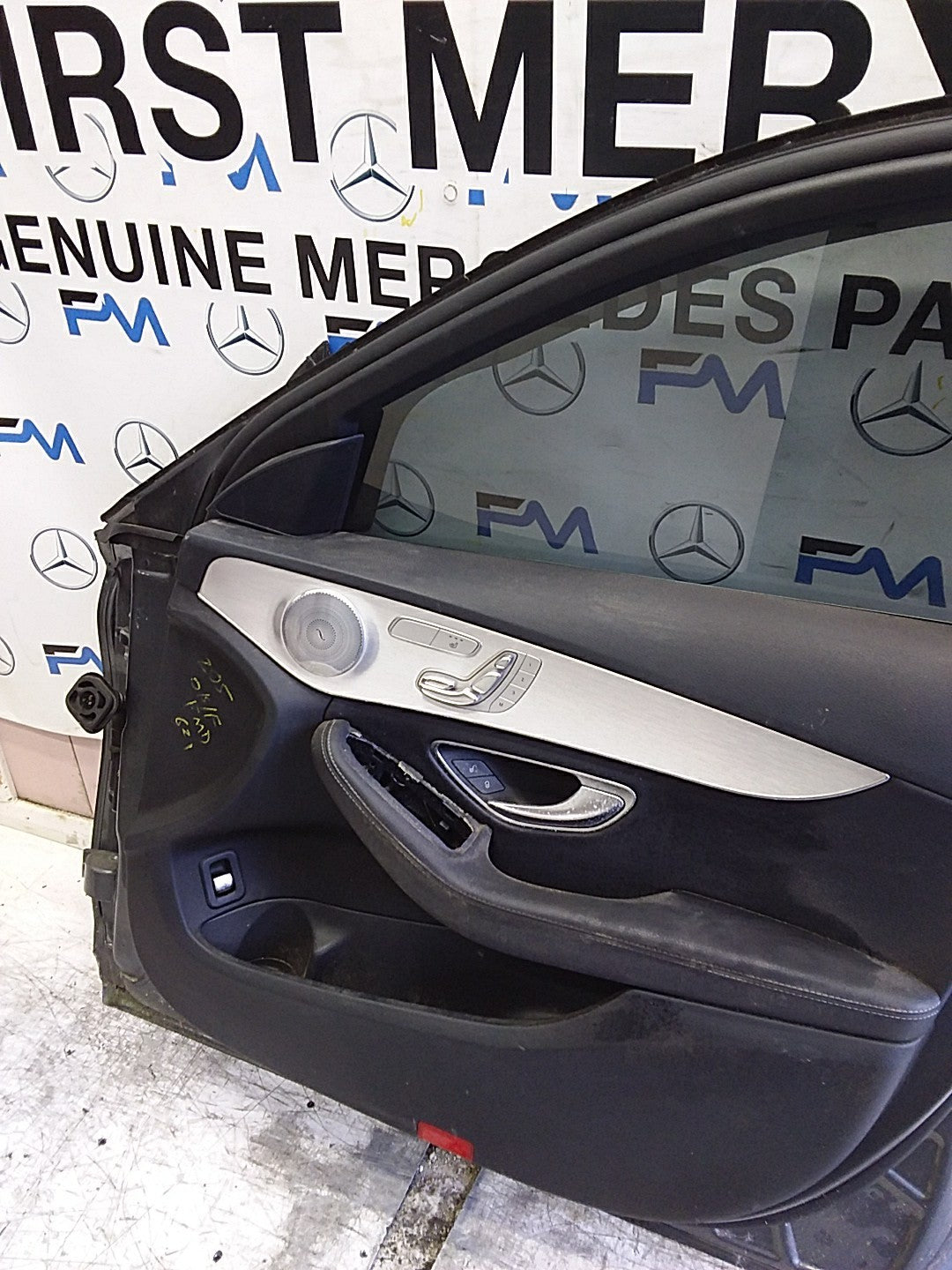 MERCEDES BENZ C-CLASS W205 SLN DRIVER FRONT DOOR OSF GREY 2014-21  FMD621