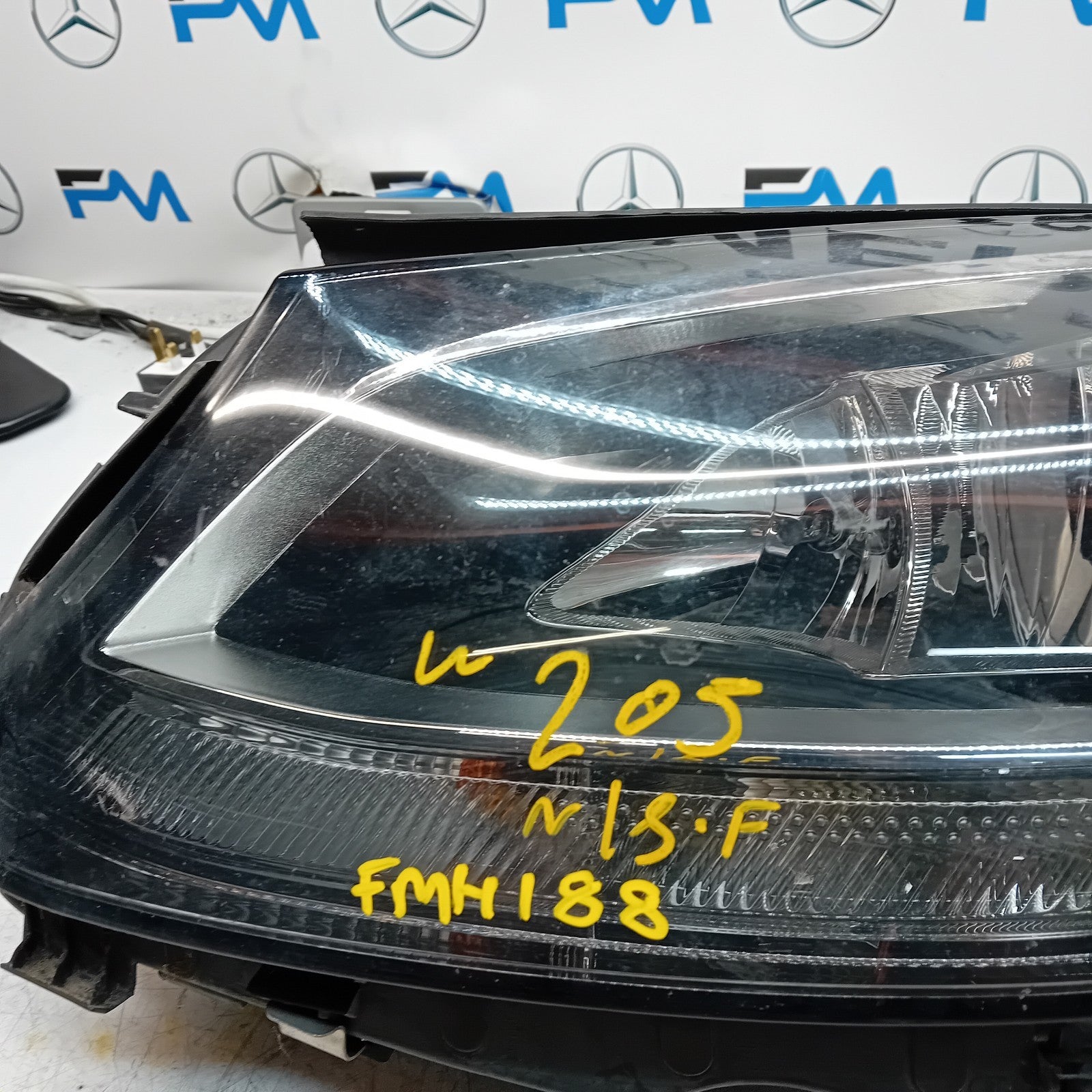 MERCEDES C-CLASS W205 PASSENGER SIDE FRONT HEADLIGHT A2058200761 20l4 FMH188