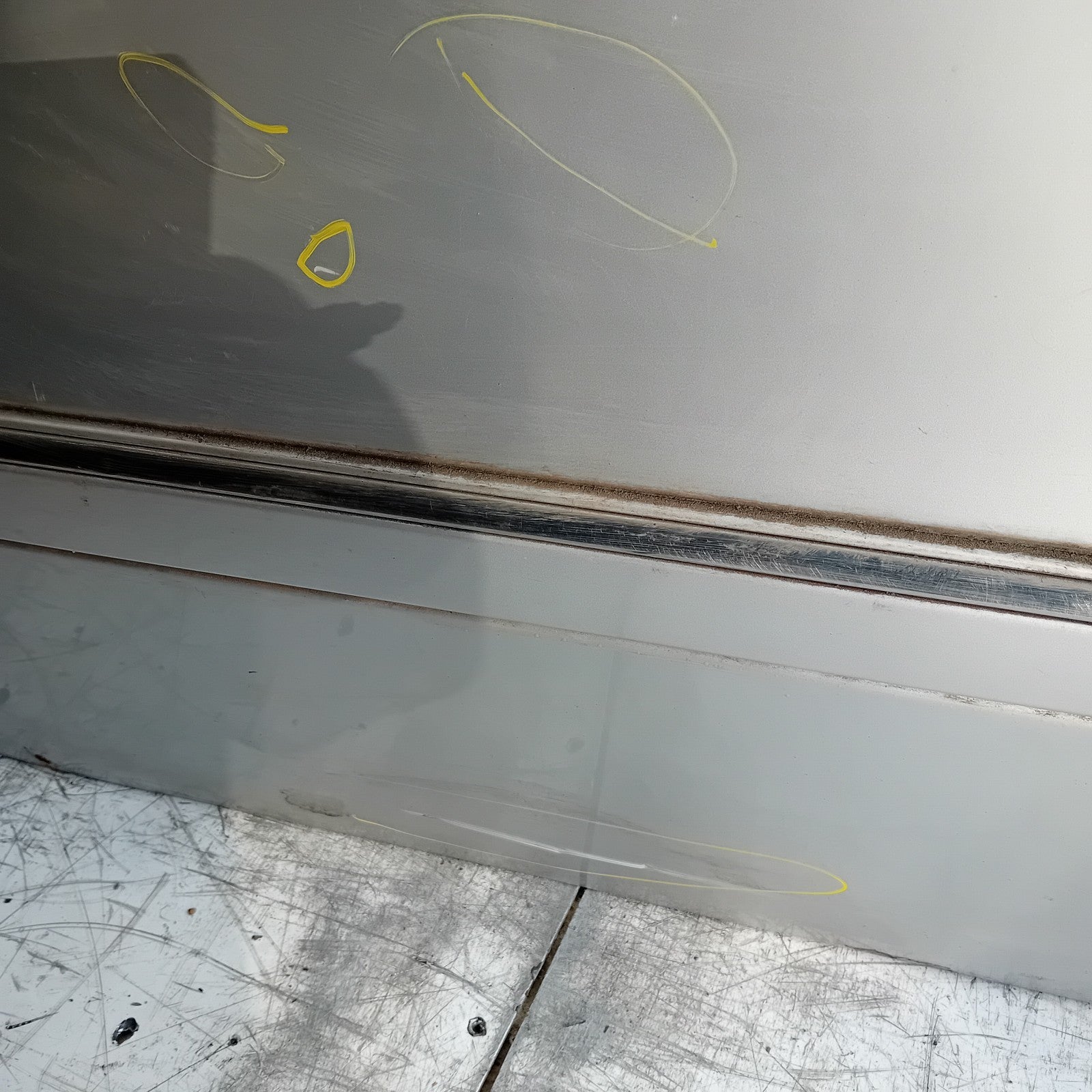 MERCEDES BENZ  E-CLASS W212 DRIVER FRONT DOOR OSF SILVER 2013  FMD483
