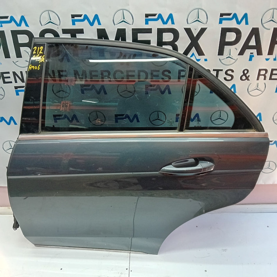 MERCEDES BENZ E-CLASS  W212 PASSENGER SIDE REAR DOOR ( NEAR SIDE REAR ) FM06