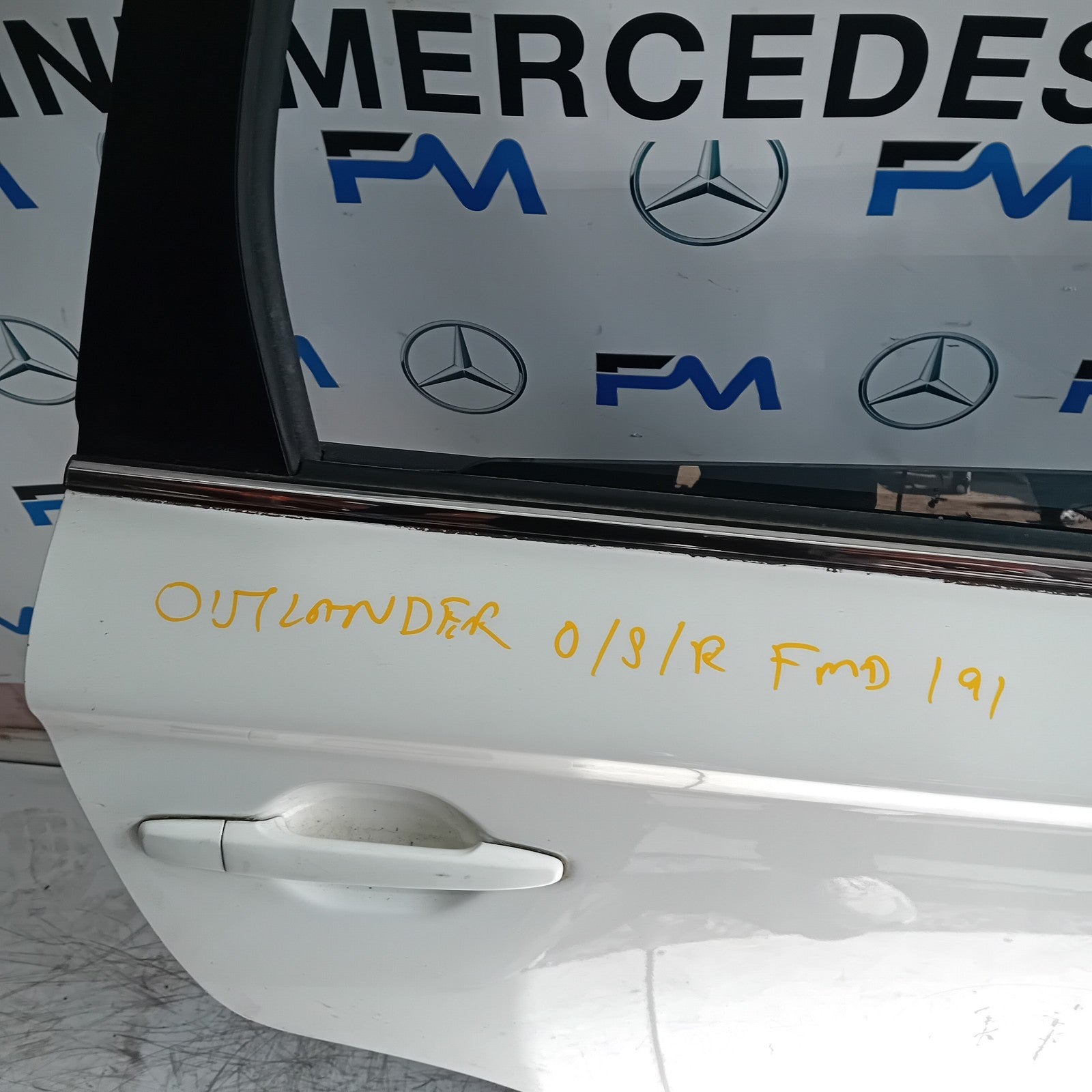 MITSUBISH OUTLANDER MK3 DRIVER SIDE REAR DOOR OSR WHITE 2013 COMPLETE FMD191