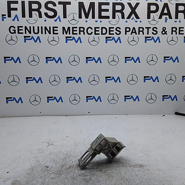 MERCEDES E-CLASS W213 RADIATOR SUPPORT BRACKET  FMR279