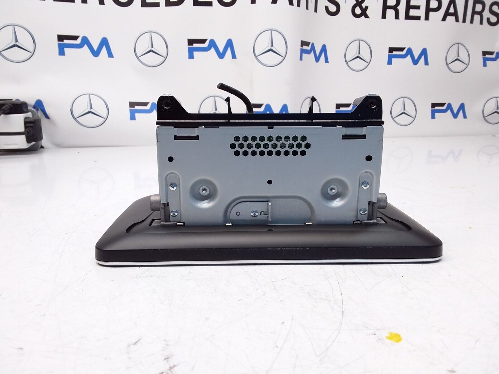 MERCEDES C-CLASS W205 2016 SAT NAV MULTIMEDIA SCREEN A2059002211 FM00659